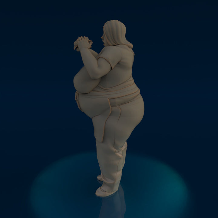 MM1131 Large Lady Eating