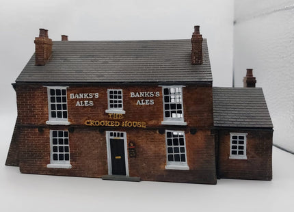 FM104 – The Crooked House Pub OO Scale