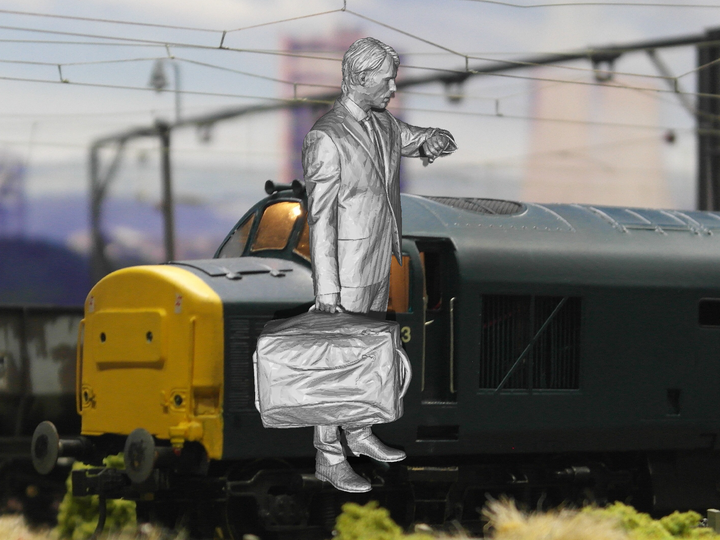 Mm706 - Business Man With Bag Checking Time Figure