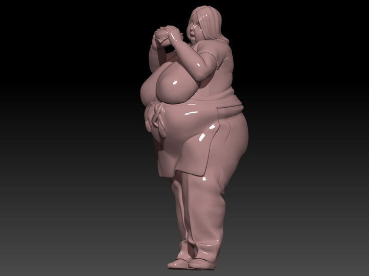 MM1131 Large Lady Eating