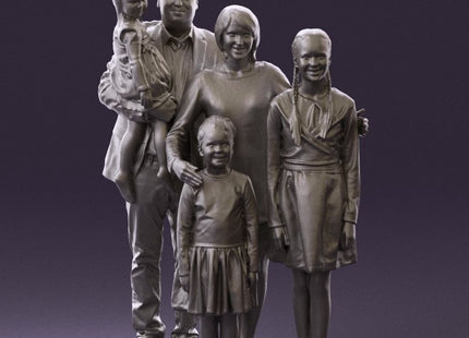 Large Family Group Posing Mum/dad/2 Girls Figure