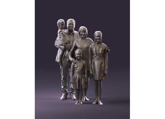 Large Family Group Posing Mum/dad/2 Girls Figure