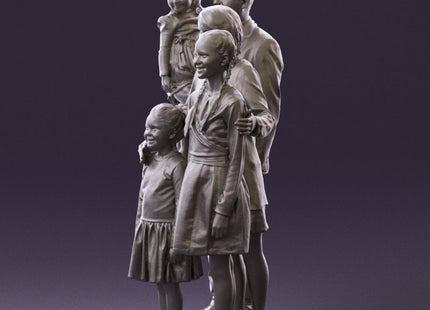 Large Family Group Posing Mum/dad/2 Girls Figure