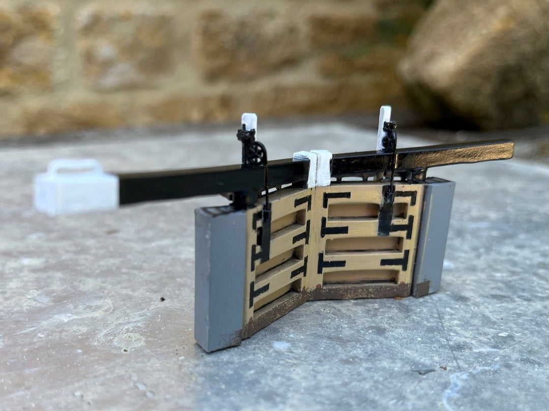 PJD031 Model Railway Canal lock gates B