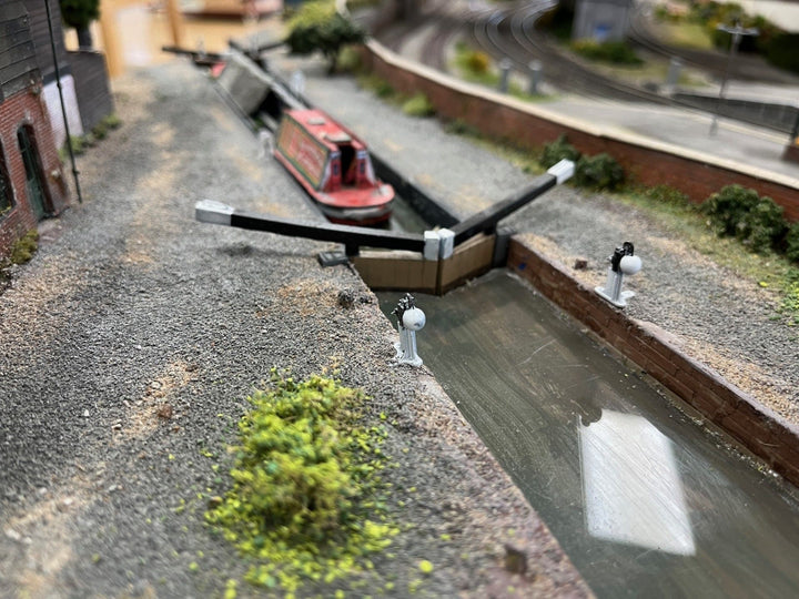 PJD031 Model Railway Canal lock gates B