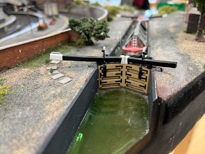 PJD031 Model Railway Canal lock gates B