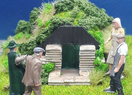 MFP1940 WW2 Anderson Shelter scene and Figures