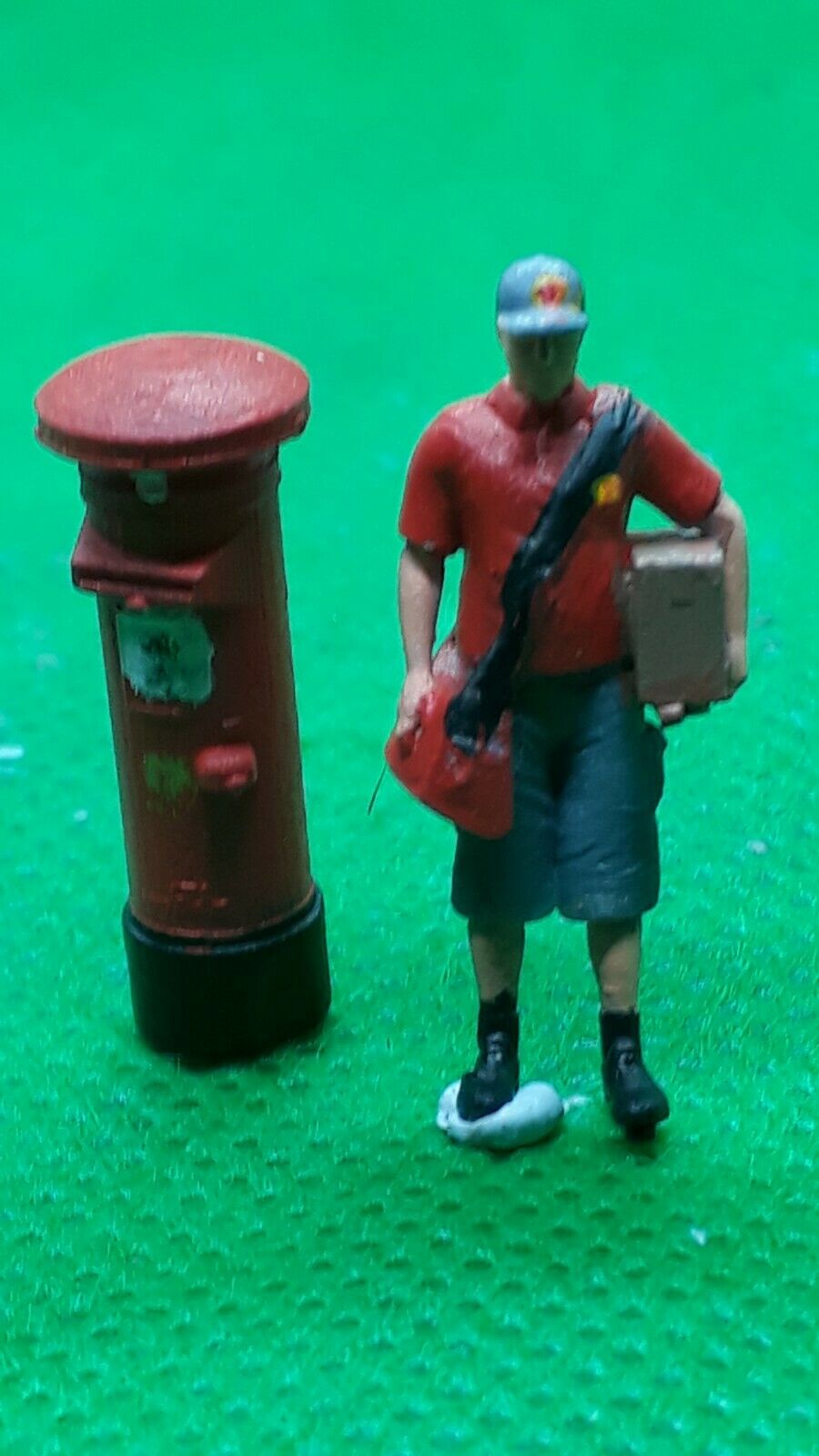 MM488 Modern Postman Delivery courier in shorts