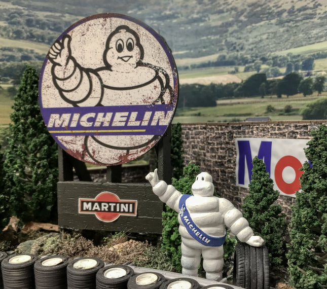 MM900 MICHELIN MAN WITH HIS TYRE